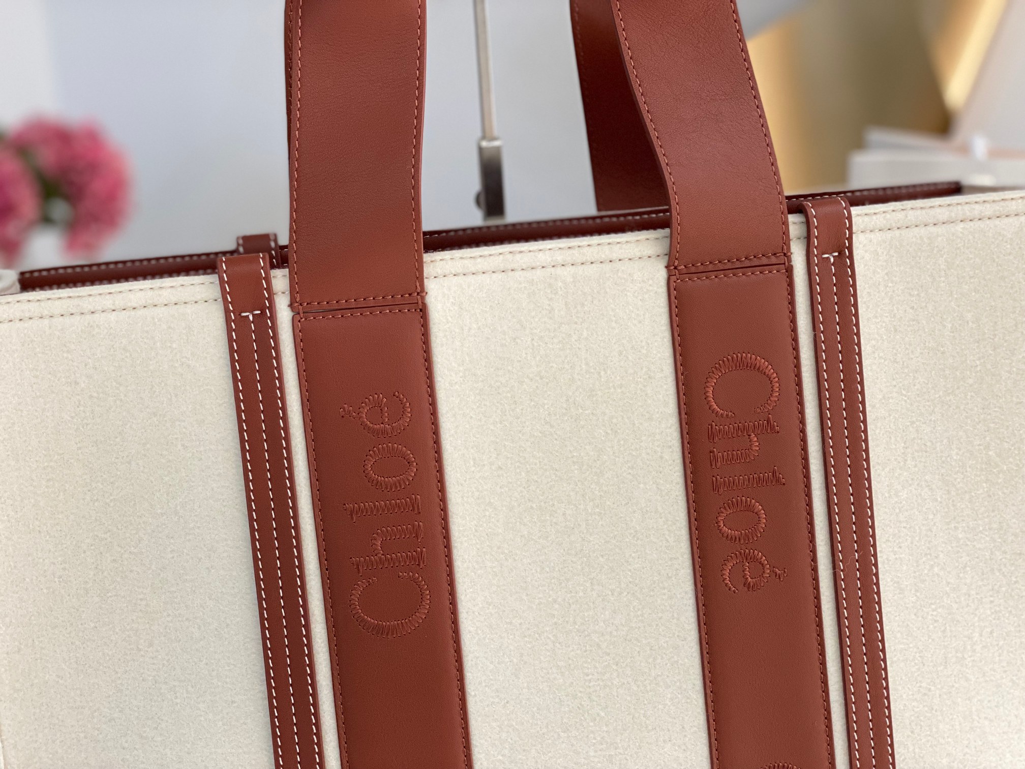 Chloe Large Woody Tote Bag In Linen 